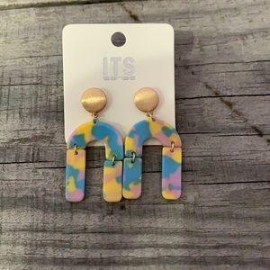 Stylish multi colored design curved earrings